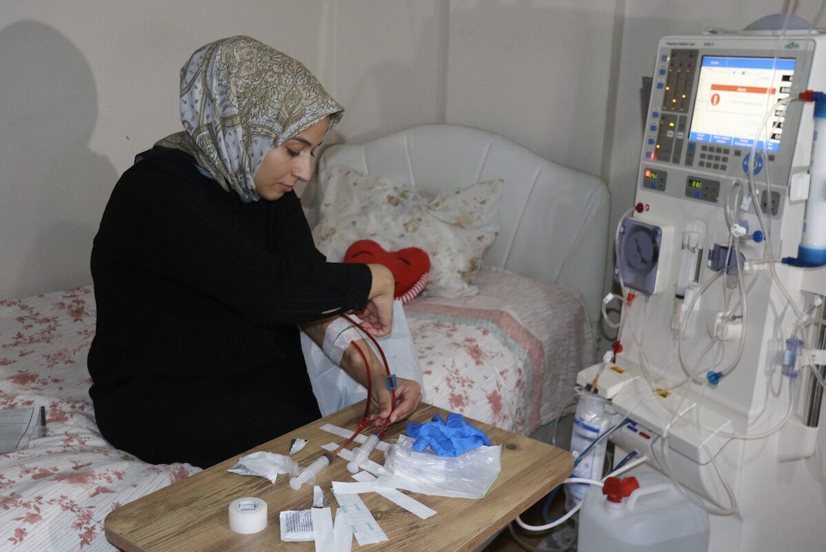 Rize’de Eda Gül Genç, devlet destekli ev hemodiyaliz cihazıyla haftada