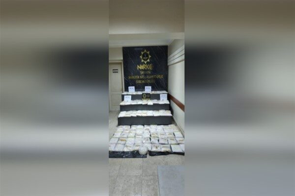 Gerçekleştirilen operasyonda, Irak uyruklu F.Y.H. (36) isimli şahsın kullandığı araç