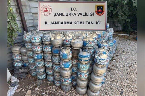 Şanlıurfa’da 5 binden fazla tüp ele geçirildi Şanlıurfa İl Jandarma Komutanlığı, usulsüz şekilde tüp stoklayıp satışını yaptığı