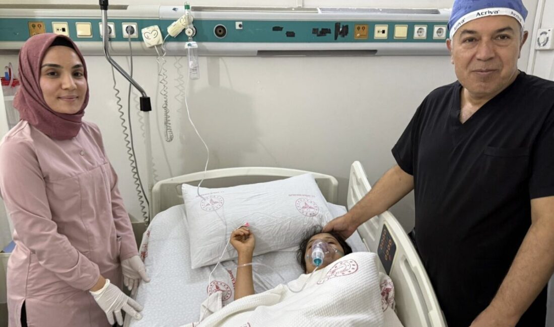 Şanlıurfa’da sol akciğere saplanan toplu iğne çıkarıldı Şanlıurfa’da 16 yaşındaki bir genç kızın, başörtüsünü düzeltirken toplu iğneyi