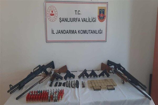 Şanlıurfa Valiliğinden söz konusu aramalara ilişkin yapılan açıklamada 3 adet 9