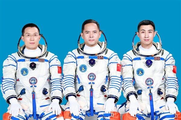 Shenzhou-21 insanlı uzay aracı yarın fırlatılacak Çin'in Shenzhou-21 insanlı uzay aracının, yarın Beijing saatiyle 23.44'te Jiuquan
