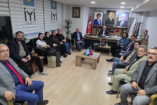 Emeklilikte Adalet Derneği Bursa İl Başkanı Gürkan Şimşek, beraberindeki heyetle