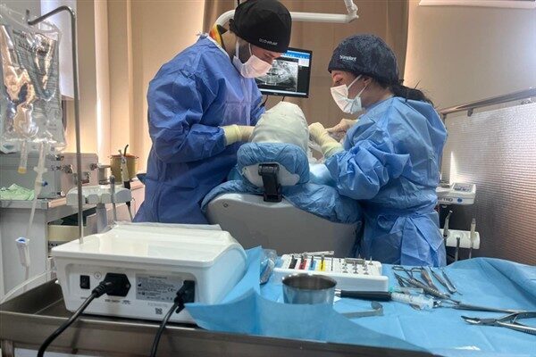 Siverek Ağız ve Diş Sağlığı Merkezi’nde görev yapan diş hekimleri