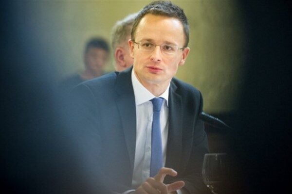 Szijjarto: Güney Çin Denizi’nde caydırıcılığı yeniden tesis edeceğiz Szijjarto, görüşmede Güney Çin Denizi’nde caydırıcılığın yeniden tesis edilmesi ve