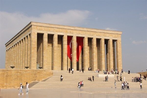 TBMM Başkanı Kurtulmuş, Anıtkabir’de düzenlenen törene katıldı Türkiye Büyük Millet Meclisi (TBMM) Başkanı Numan Kurtulmuş, 29 Ekim