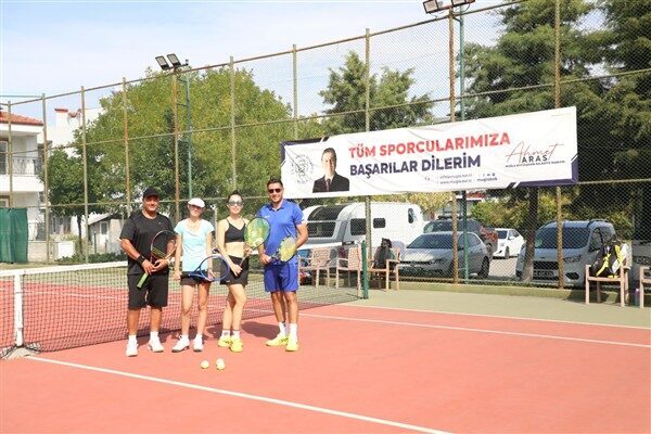 Tenis severler Dalaman’da buluştu Muğla’nın Menteşe, Köyceğiz, Ortaca, Dalaman, Fethiye ve Seydikemer ilçelerinden gelen