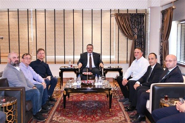 Trabzon Büyükşehir Belediye Başkanı Ahmet Metin Genç, Macar Milli Müzesi