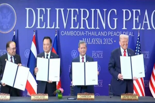 Trump, Tayland-Kamboçya arasında imzalanan ‘tarihi’ barış anlaşmasına tanıklık etti Trump'ın ticaret baskısı, Temmuz ayı sonlarında ateşkes sağlanmasına ve yirmiden