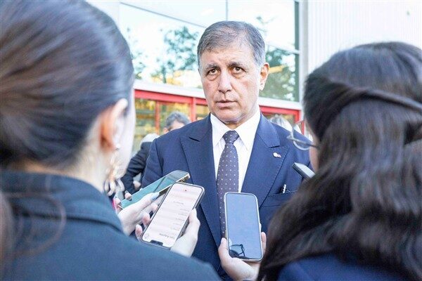 Tugay: Bakanlık onaylarsa çöp sorunu kökünden çözülecek İzmir Büyükşehir Belediye Başkanı Tugay, basın mensuplarının kent gündemine ilişkin