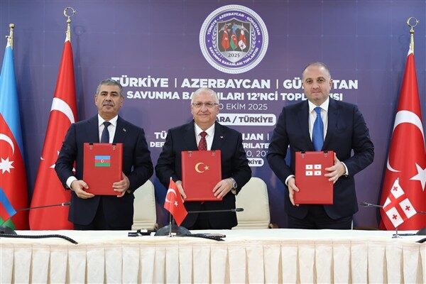 Türkiye-Azerbaycan-Gürcistan Üçlü Savunma Bakanları Toplantısı Ankara’da gerçekleştirildi. Milli Savunma Bakanı
