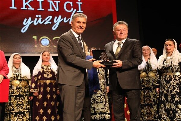 Gecede Ankara Kulübü Derneği’nin Seymen ve Bacıeren ekipleri geleneksel oyunlarıyla