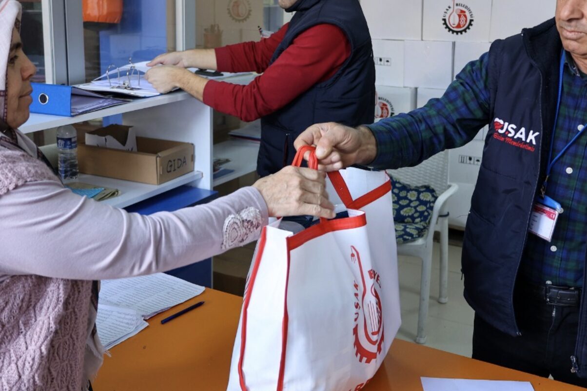 Uşak Belediyesi tarafından, son iki yılda ihtiyaç sahibi vatandaşlara gıda,