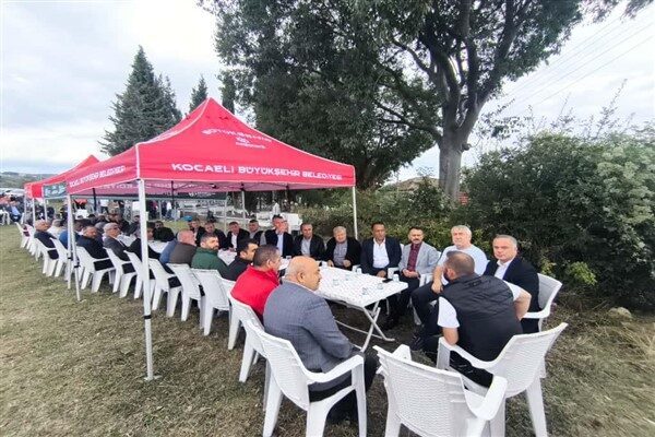 Kocaeli Valisi İlhami Aktaş, Arızlı Mahallesi Ağaköy’de vefat etmiş büyükler