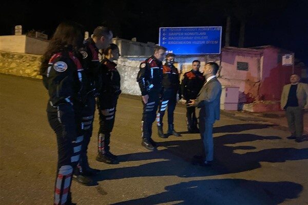 Vali Aktaş ziyareti esnasında yapılan uygulamalar hakkında emniyet personelinden bilgi