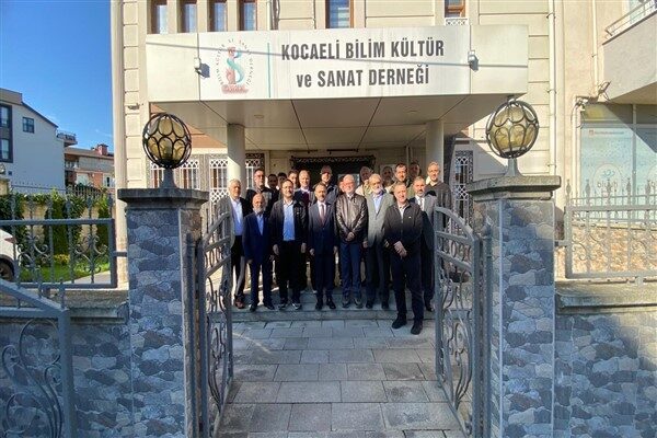Kocaeli Bilim Kültür ve Sanat Derneği’nde gerçekleşen ziyarette Vali Aktaş,