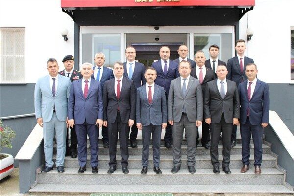 İlk olarak kampüs içerisindeki Açık Cezaevini ve 2 No’lu F