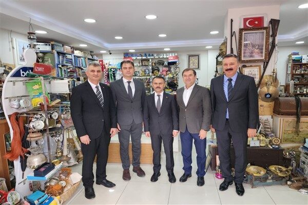 Kocaeli Yerel Kültür Platformu Başkanı Dr. Metin Şentürk tarafından karşılanan