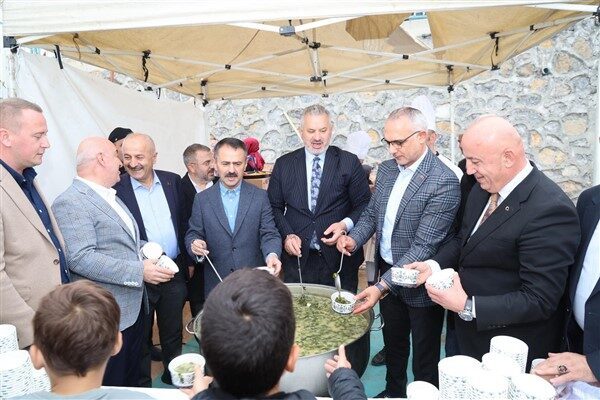 Kocaeli Giresun Dernekler Federasyonu Başkanı Mehmet Elmas ve yönetimi tarafından