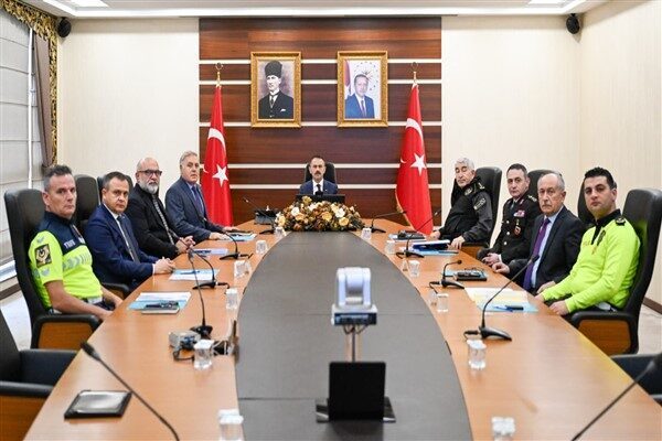 Toplantıya, Kocaeli Valisi İlhami Aktaş da video konferans sistemi üzerinden