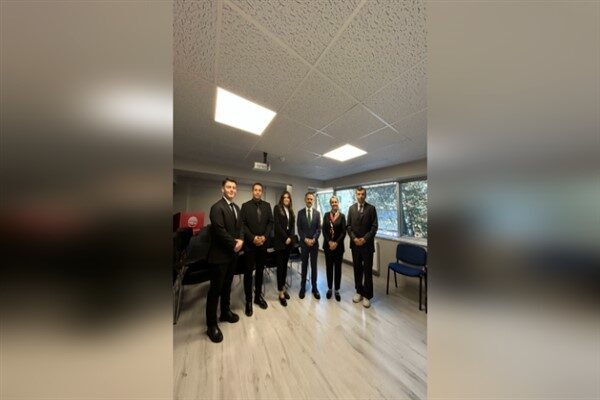 Vali Aktaş, Türk Eğitim Vakfı Kocaeli Şubesi’ni ziyaret etti Türk Eğitim Vakfı Kocaeli Şube Başkanı Derya Kurt tarafından karşılanan Vali