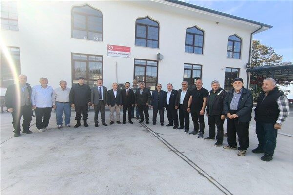 Vali Aktaş’tan Karamürsel Çamçukur Mahallesi’ne ziyaret Kocaeli Valisi Aktaş, Karamürsel Çamçukur Mahalle Muhtarı Fatih Bat, Çamçukur