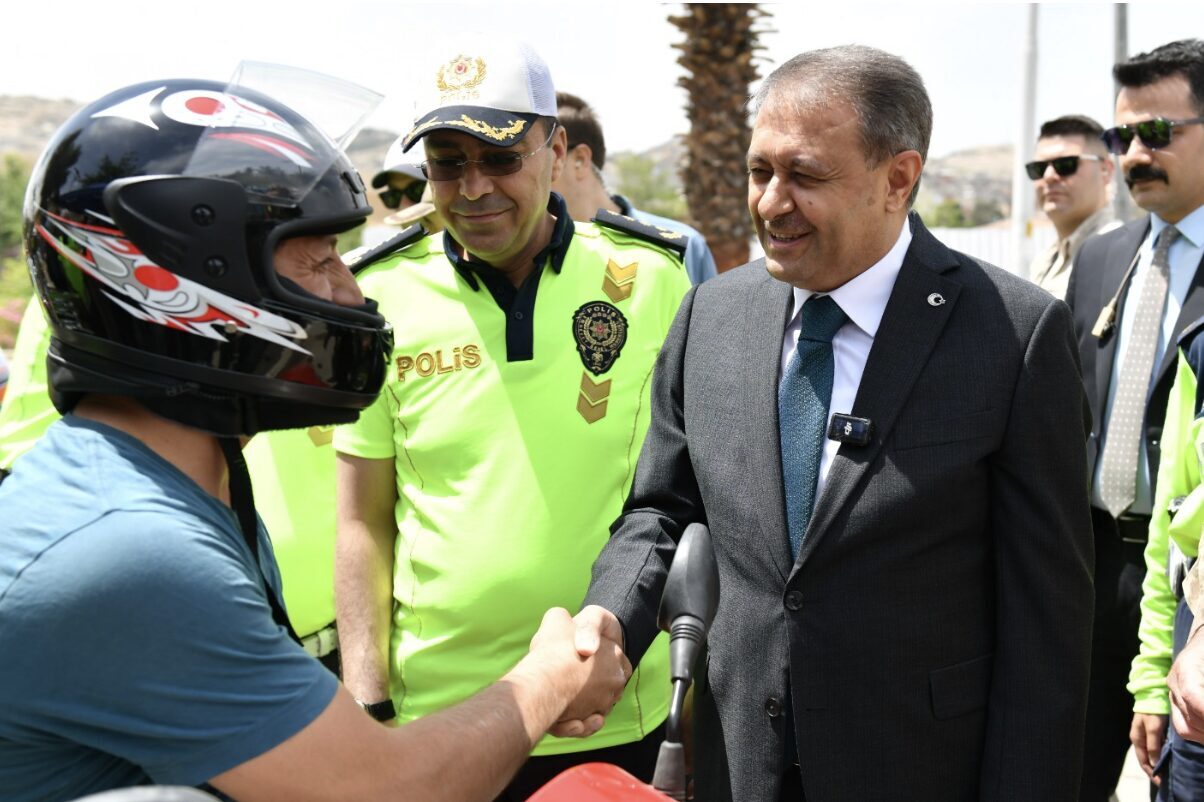 Şanlıurfa il merkezinde trafik düzeni ve güvenliğini sağlamak amacıyla denetimler