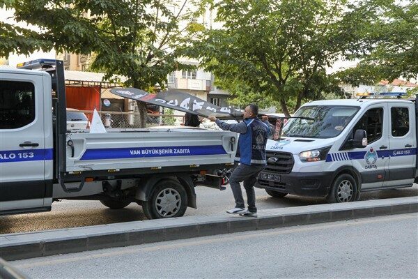 Zabıta Dairesi Başkanlığı ekipleri, denetimler kapsamında Zübeyde Hanım Caddesinde denetim