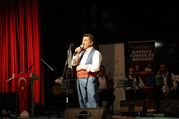 Van’da “Gardaş Türküler” konseri düzenlendi Van Büyükşehir Belediyesi Kültür ve Sosyal İşler Dairesi Başkanlığı organizasyonunda,