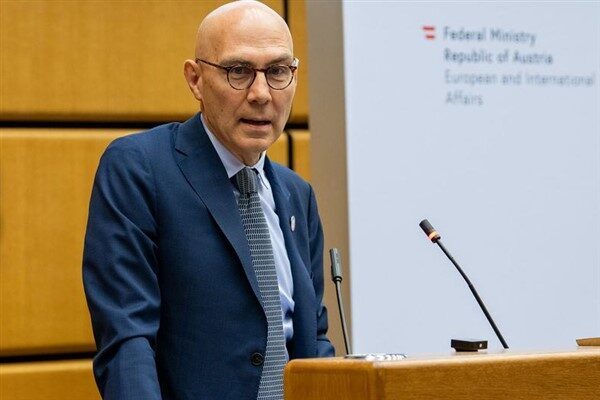 Volker Türk: Sivillerin korunması son derece önemlidir BM İnsan Hakları Yüksek Komiseri Volker Türk, İsrailli bir askerin