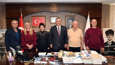 Yalova Belediye Başkanı Mehmet Gürel, konuklarını makamında ağırlayarak iki şehir