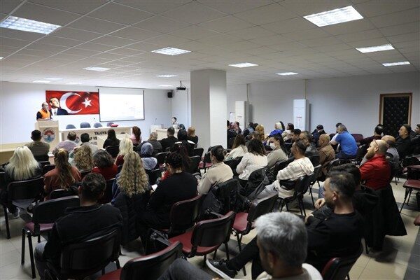 Karizma İş Merkezi’nde gerçekleşen eğitimlerde, afet öncesinde alınması gereken tedbirler,
