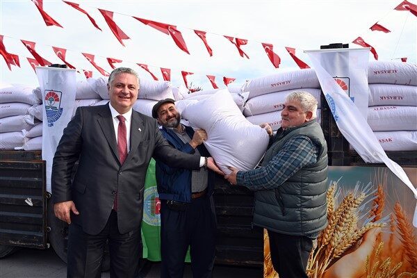 15 Temmuz Demokrasi ve Cumhuriyet Meydanı’nda düzenlenen dağıtım programına Yalova
