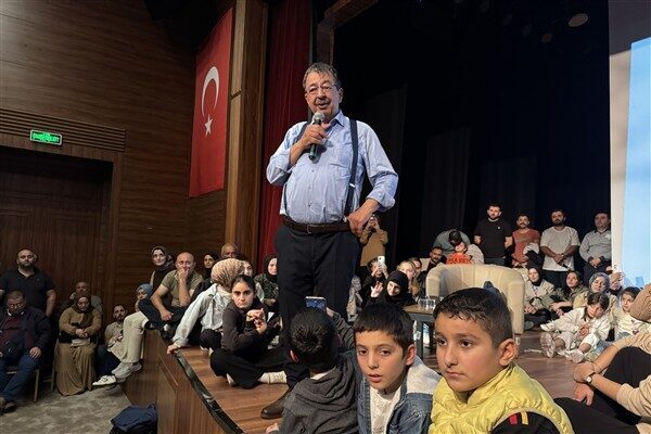 Etkinlik boyunca klasik edebiyatın inceliklerinden, kültürel mirasın öneminden ve gençliğin