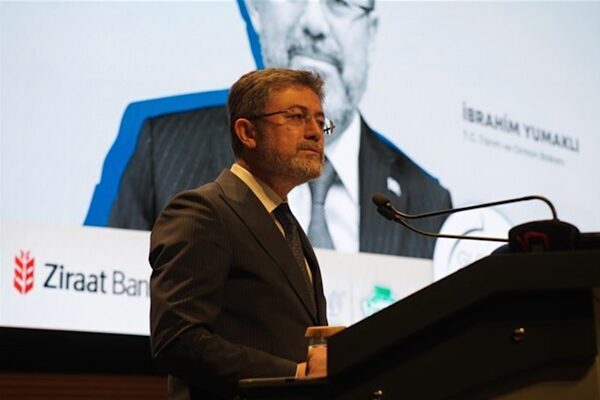 Yumaklı: Üreticimizin yanında olmaya devam ediyoruz Tarım ve Orman Bakanı Yumaklı, zirai dondan etkilenen üreticilere destekleme