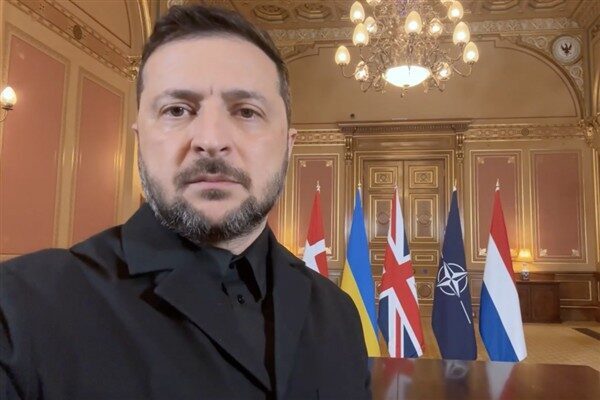 Zelenski: Rusya’nın dünya pazarına erişimleri kesilmeli Ukrayna Devlet Başkanı Zelenski, İstekliler Koalisyonu toplantısı öncesinde, Ukrayna'nın savunma
