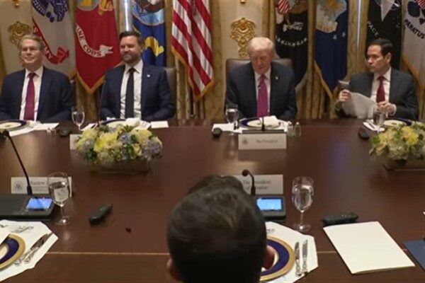 Zelenski, samimi ikili görüşmenin ardından Trump ile uzun menzilli füzeler