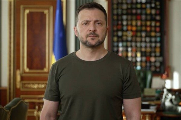 Ukrayna Devlet Başkanı Volodimir Zelenski, açıklamasında "Dün gece halkımıza, enerji
