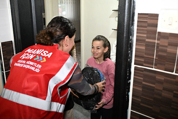Manisa Büyükşehir Belediyesi’nin yürüttüğü çalışmalar kapsamında 15 bin öğrenciye okul