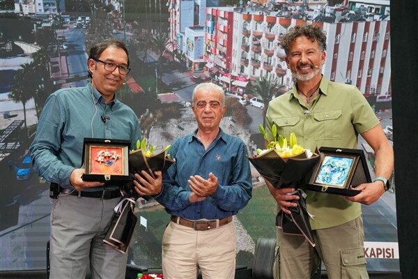 İlk söyleşi Tarsus Müzesi’nde gerçekleştirilen ‘Anadolu, Tarih ve Macera’ başlıklı