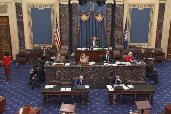 Pazar akşamı sekiz Demokrat senatörün oy birliğiyle kabul edilmesiyle, tasarının