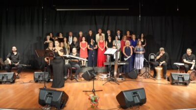 Gecede, Gazi Mustafa Kemal Atatürk’ün sevdiği eserlerin de dahil olmak