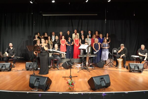 Gecede, Gazi Mustafa Kemal Atatürk’ün sevdiği eserlerin de dahil olmak