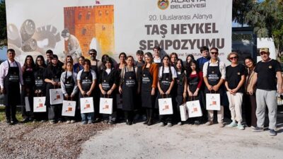 Alanya Güzel Sanatlar Lisesi öğrencileri, öğretmenleri Mustafa Oktay eşliğinde 20.