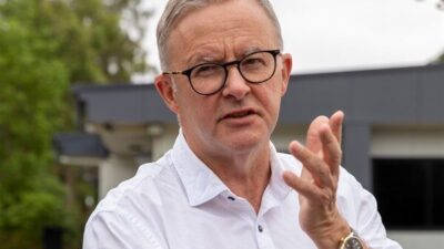 Avustralya Başbakanı Albanese, elli yıl önce yarın, Gough Whitlam’ın İşçi