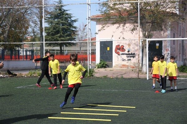 Konya Büyükşehir Belediyesi’nin merkez dışındaki 28 ilçede 6-16 yaş arası