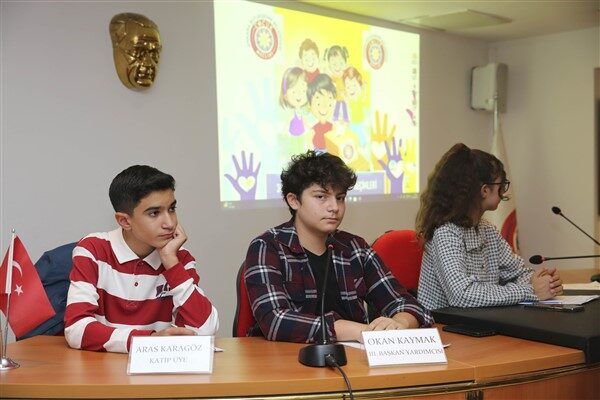 Ankara Büyükşehir Çocuk Meclisi’nin yeni yönetimi belirlendi Ankara Büyükşehir Belediyesi (ABB) Çocuk Meclisi’nin 30. Dönem Başkanlık Divanı