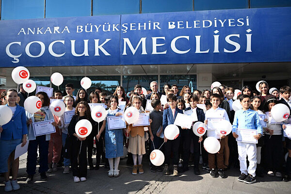 Mansur Yavaş, törende yaptığı konuşmada, çocukların kent yönetiminde söz hakkına