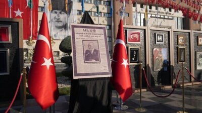 Kalaba Kent Meydanı’nda gerçekleştirilen anma töreni, Atatürk Anıtı’na çelenk sunulmasıyla