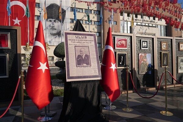 Kalaba Kent Meydanı’nda gerçekleştirilen anma töreni, Atatürk Anıtı’na çelenk sunulmasıyla